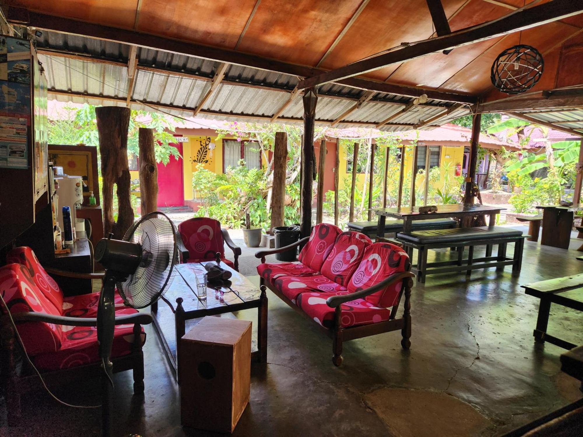 Gecko Guesthouse Pantai Cenang  Kültér fotó